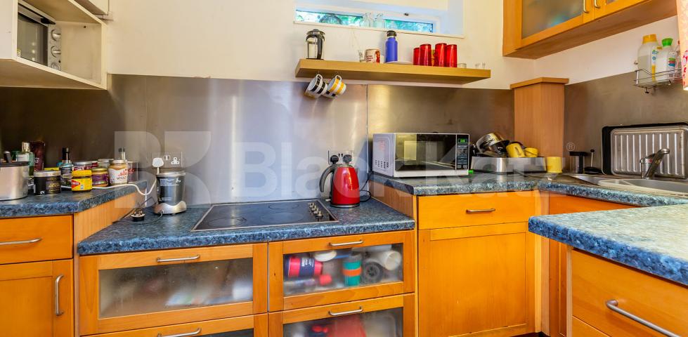 Spacious studio minutes to Camden Tube & Regents Park Arlington Road, Camden